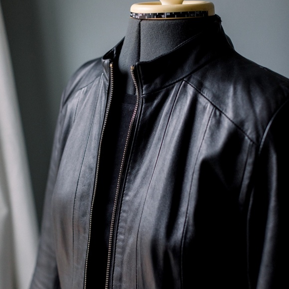 Black Leather Cropped Moto Jacket - Women's Size Small - Kenneth Cole Reaction - Picture 3 of 11